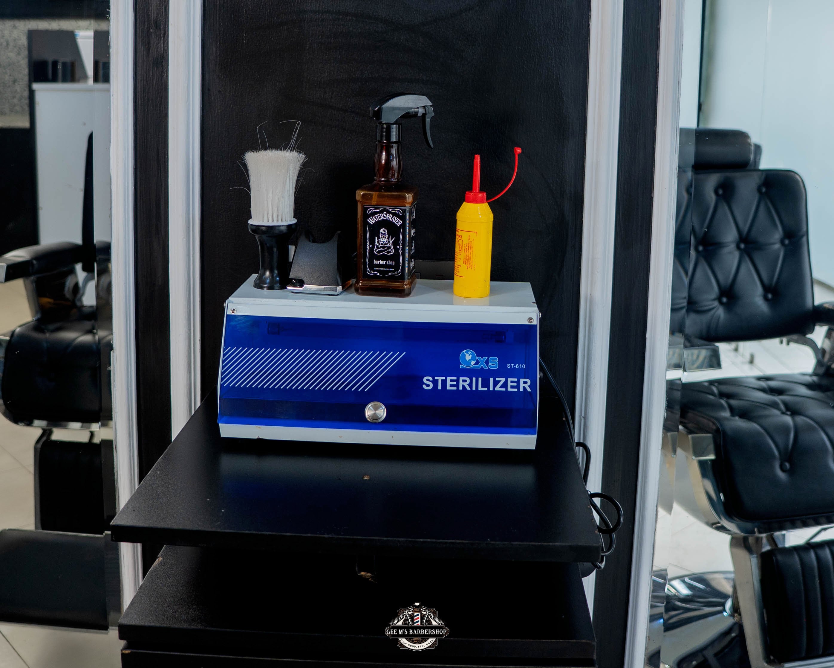 Pedicure and spa stations at GEE M'S