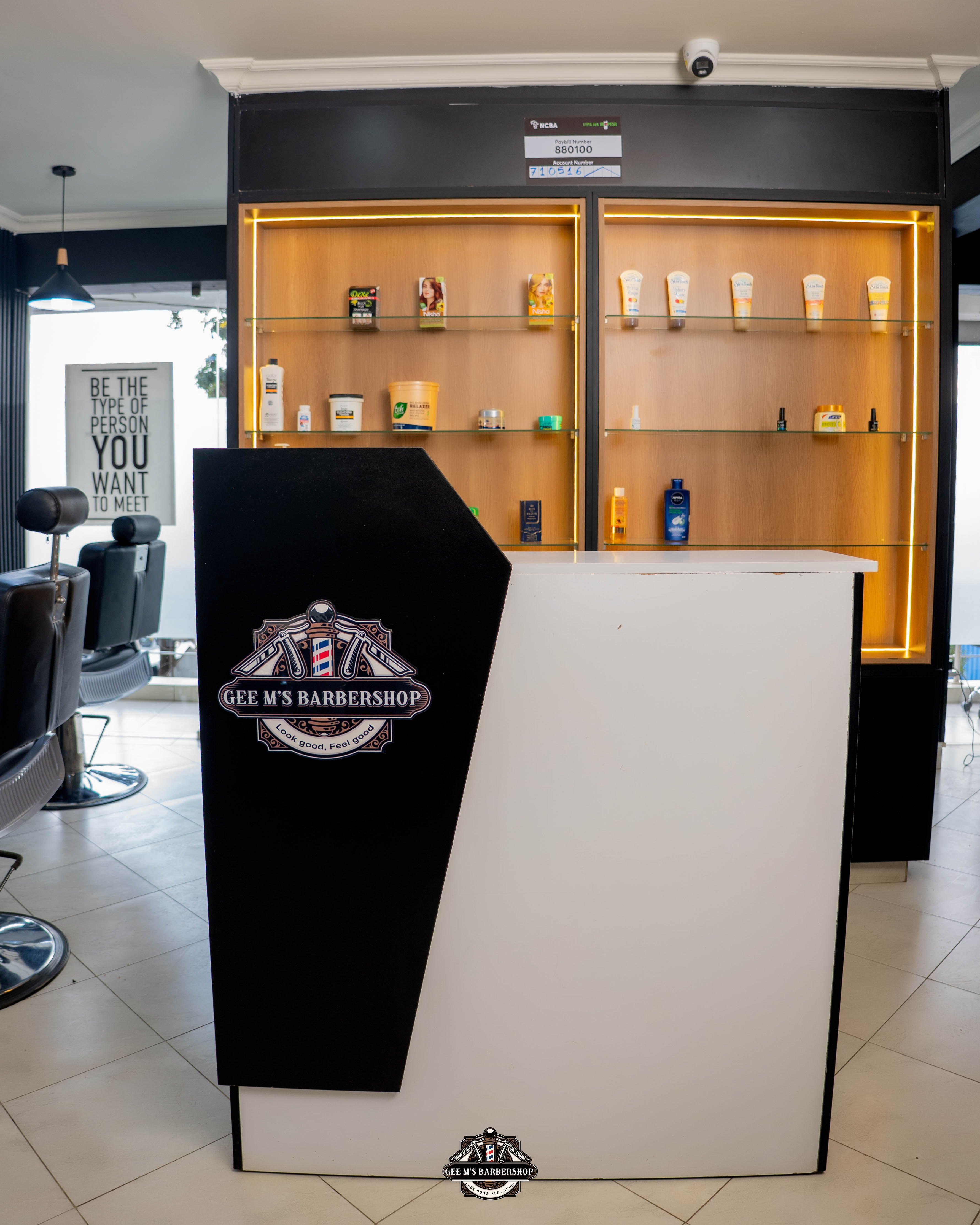 GEE M'S Barbershop reception and ambience